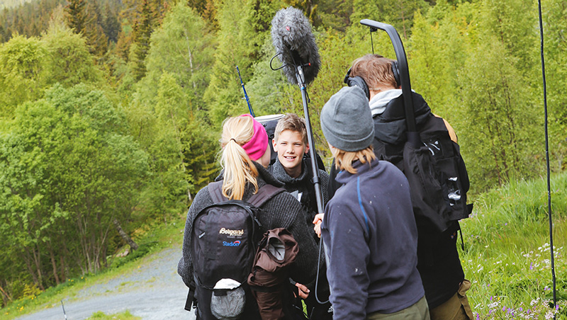Ute i den flotte norske naturen under opptak av «Camp Survival». 