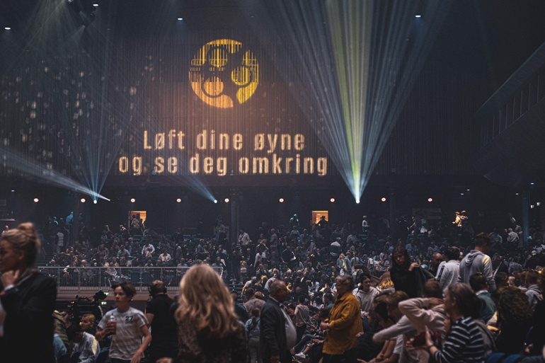 Filmer, sang og taler på høststevne med misjon i fokus.
