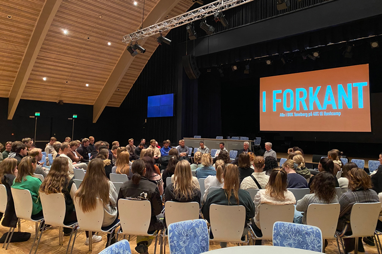 Samling med frivillige mentorer og rollemodeller for barn og ungdom.