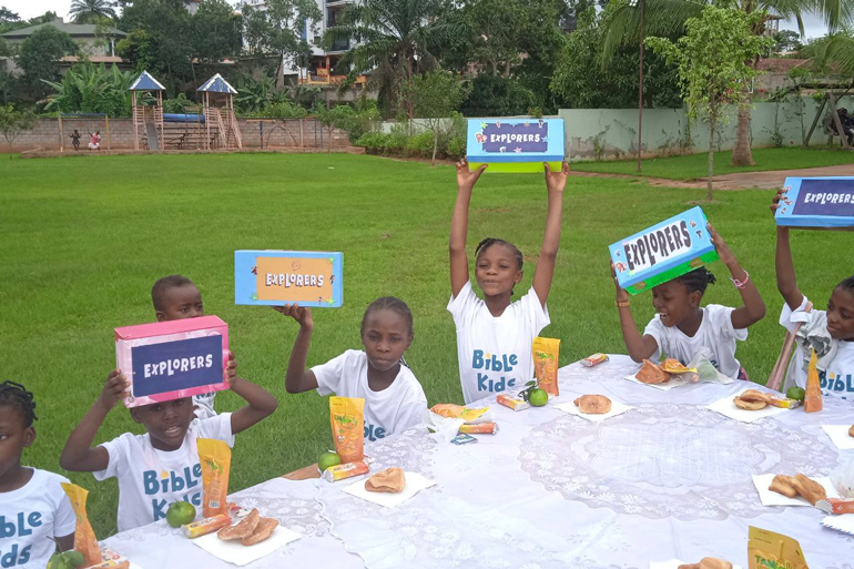 En gruppe barn fra Yaoundé i Kamerun