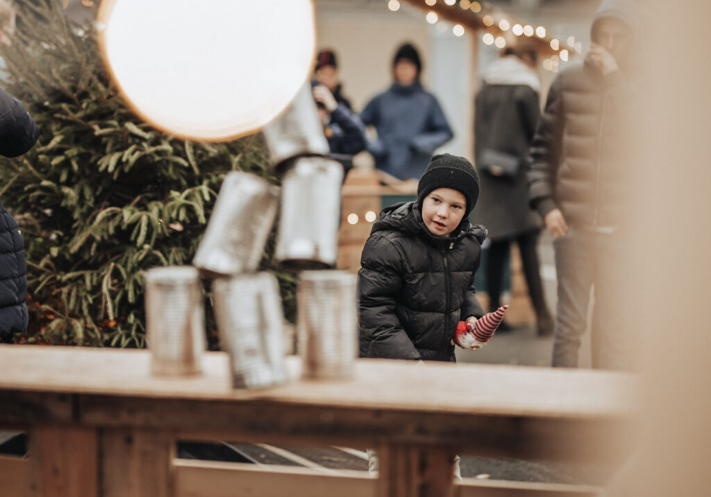 Førjulstemning på julemarkedet fra helgens adventstevne