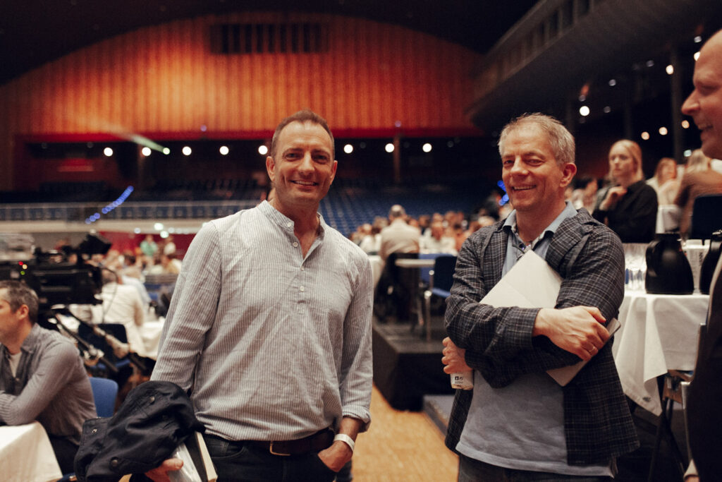Jermund Pedersen (t.v) har vært en ildsjel innen musikk i mange år og Johannes Schmechel (t.h.) er virksomhetsleder i BCC Media.