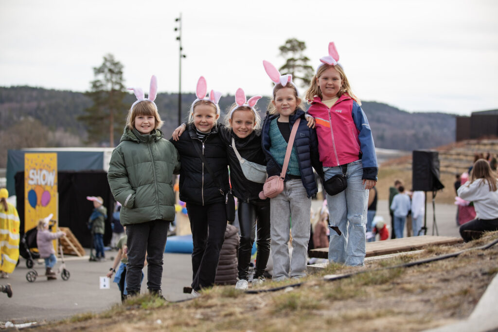 Bilde av barn på påskestevne