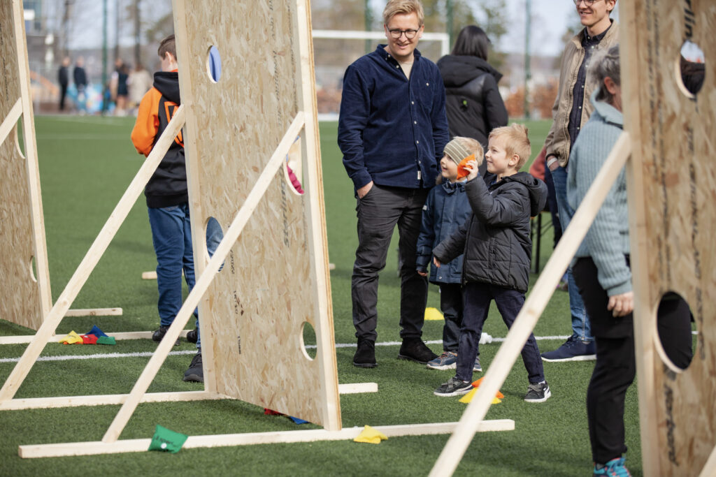 Aktiviteter for barn er forberedt av frivillige.