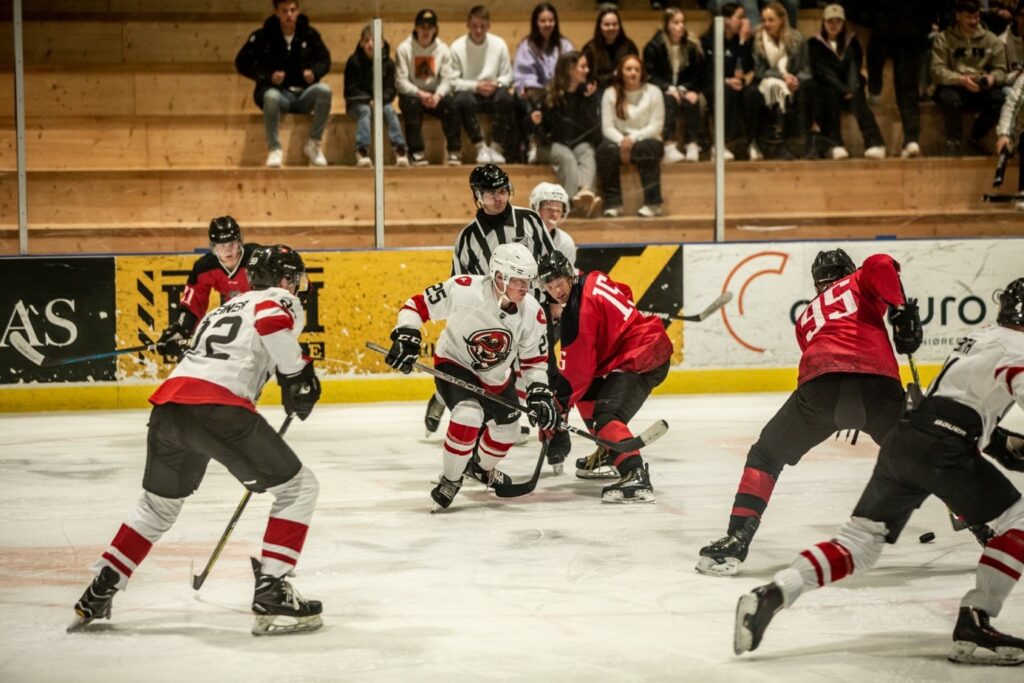 Under påskestevnet var det show-kamper i ishockey.