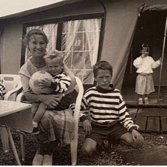 Eli og barna på sommerstevne i 1990